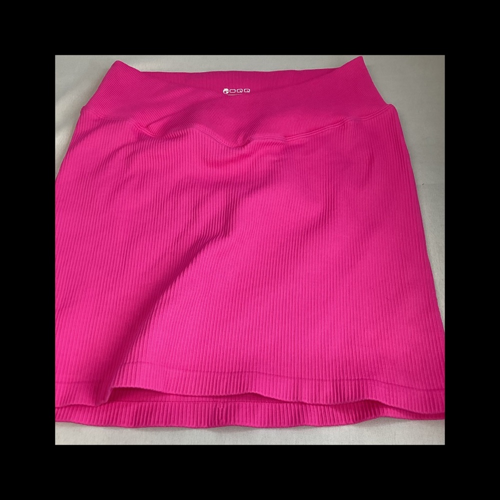 H&M Vibrant Pink Mini Skirt.21 - Picture 3 of 4